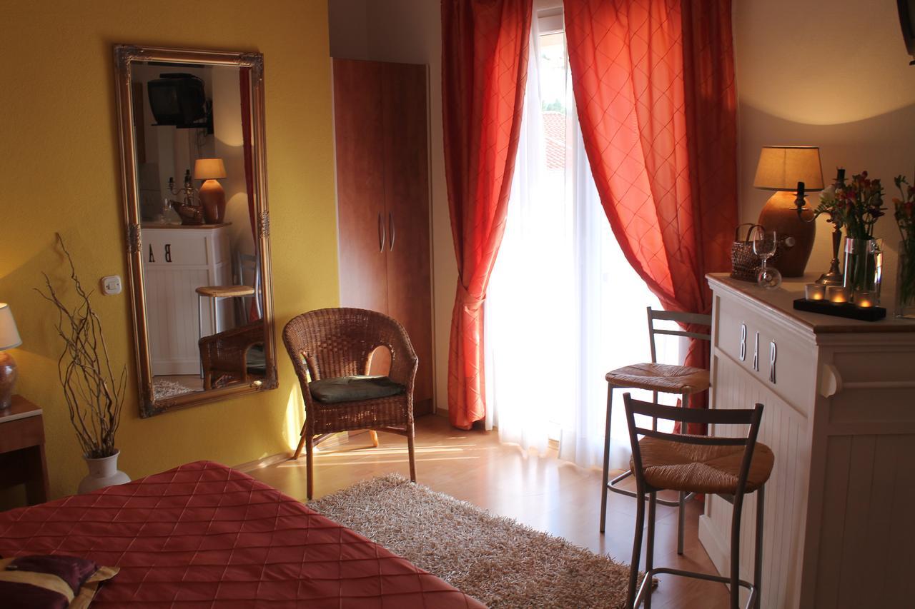 Villa Bougenvilia Tomas Tučepi Eksteriør billede